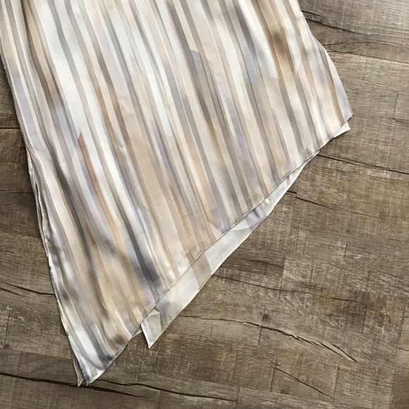 White House | Black Market Asymmetrical Blouse - Picture 3 of 7